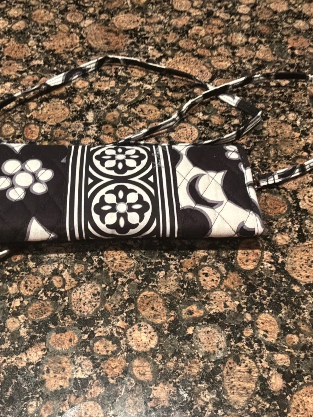 VERA BRADLEY QUILTED WALLET CROSSBODY NWT